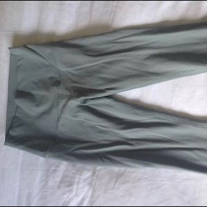 Lululemon crop leggings size 6